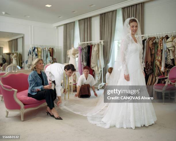 Adelaide Of Orleans Marries Pierre-louis Dailly. Paris, mai 2002. Adélaïde D'ORLEANS, petite-fille du comte de Paris essaye chez DIOR sa robe de...