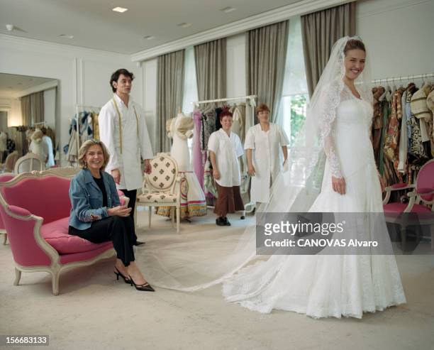 Adelaide Of Orleans Marries Pierre-louis Dailly. Paris, mai 2002. Adélaïde D'ORLEANS, petite-fille du comte de Paris essaye chez DIOR sa robe de...