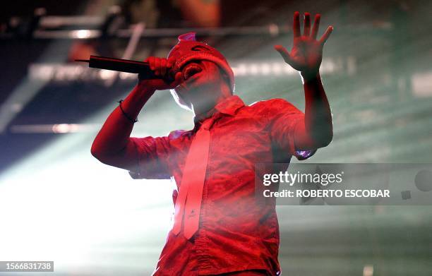 Sizu Yantra, leader voice of the Mexican group Cafe Tacuba, performs during their presentation concert in San Salvador, El Salvador, in the early...