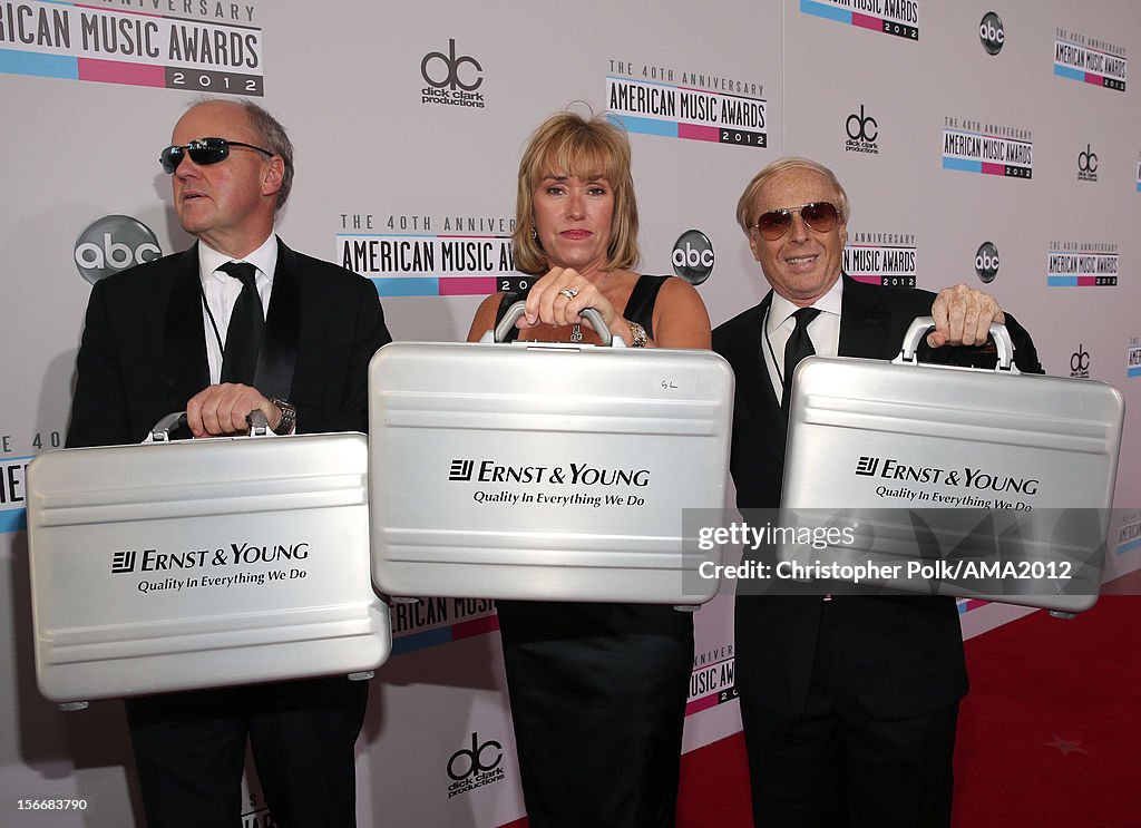 The 40th American Music Awards - Red Carpet