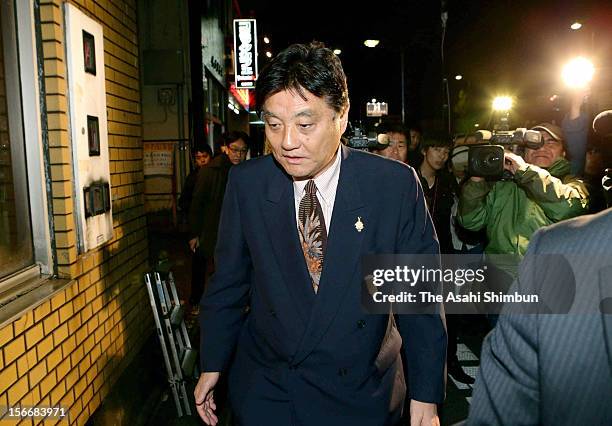 Nagoya City mayor and local party Genzei Nippon leader Takashi Kawamura speaks to the media reporters on November 17, 2012 in Nagoya, Aichi, Japan....