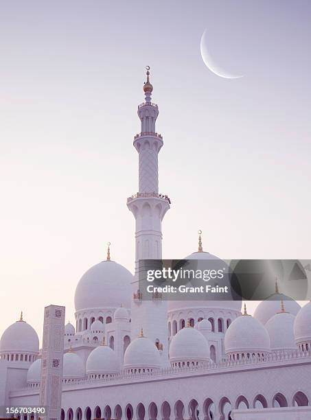 moonrise at sheik zayed mosque - mosque stock pictures, royalty-free photos & images