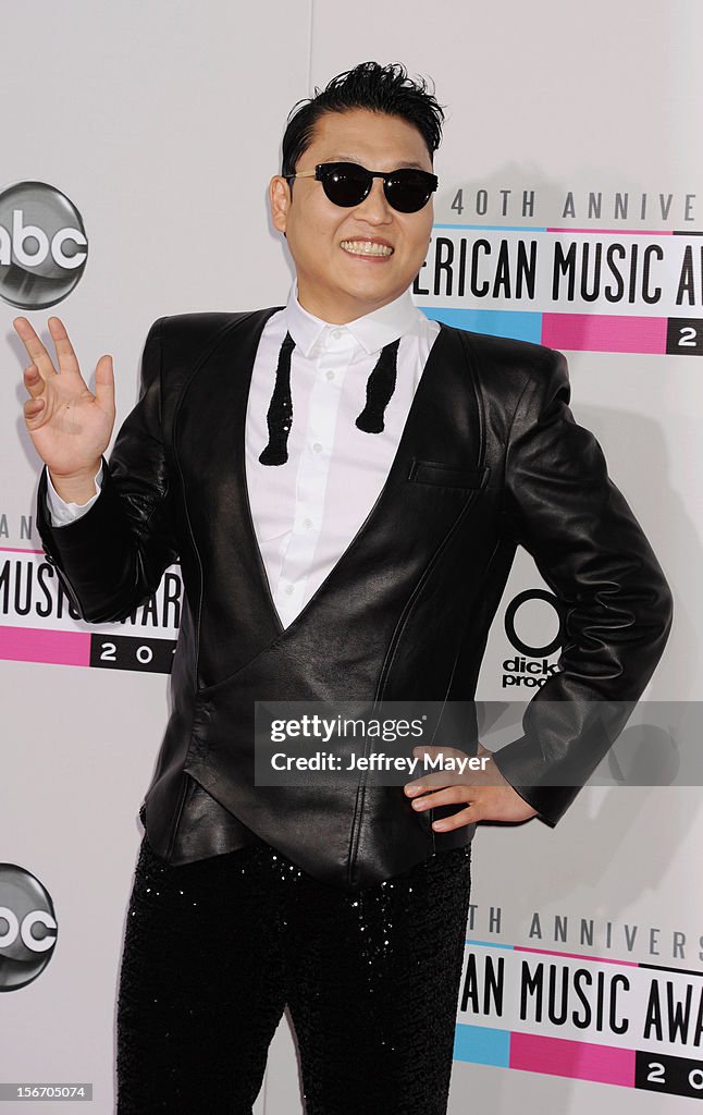 40th Anniversary American Music Awards - Arrivals