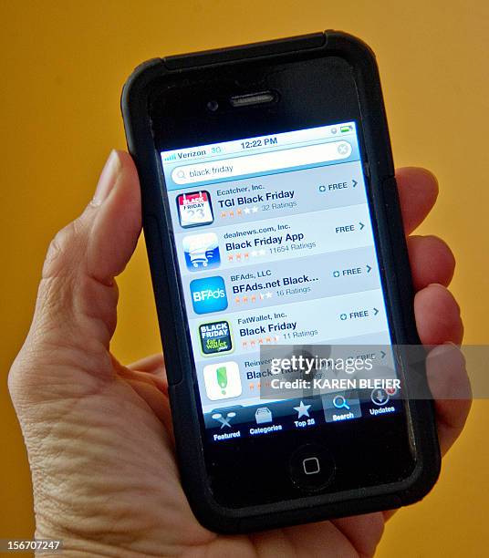 This November 19, 2012 photo illustration shows several smartphone apps available to shoppers on an iPhone4s in Washington, DC. - Anyone with a...