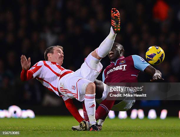 Glenn Whelan of Stoke City challenges Mohamed Diame of West Ham United during the Barclays Premier League match between West Ham United and Stoke...