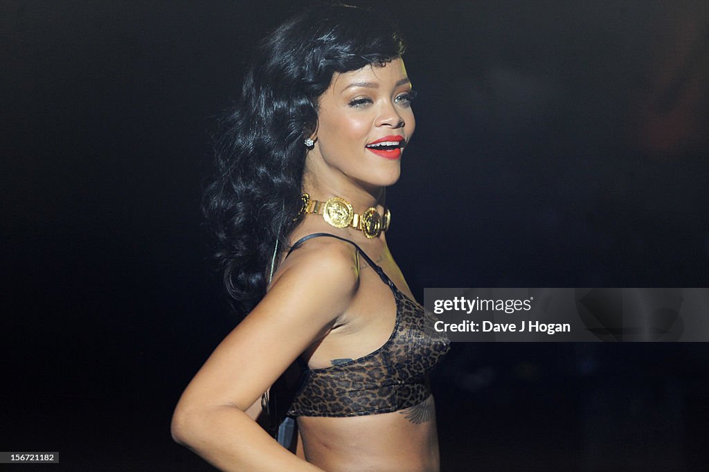 Rihanna Plays London Leg Of Her 777 Tour