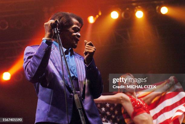 Funk singer James Brown performs on the stage during his ''Seven decades of funk tour'' in T-Mobile arena in Prague 04 November 2006. AFP PHOTO...