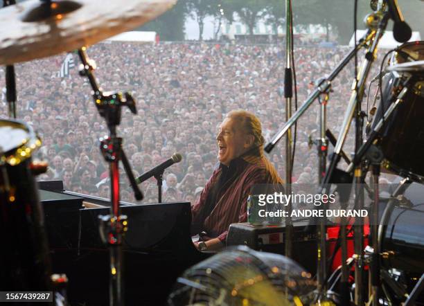 Rock legend Jerry Lee Lewis performs on the stage of the Terre Neuvas festival, 08 July 2006 in Bobital, western France. AFP PHOTO ANDRE DURAND