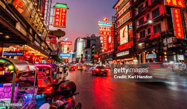 dusk in chinatown - bangkok traffic stock pictures, royalty-free photos & images