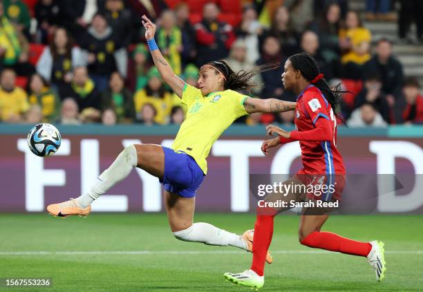 Bia Zaneratto of Brazil and Carina Baltrip-Reyes of Panama during the FIFA Women's World Cup Australia & New Zealand 2023 Group F match between...