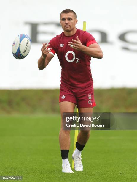 Henry Slade passes the ball during the England training session held at Pennyhill Park on July 24, 2023 in Bagshot, England.