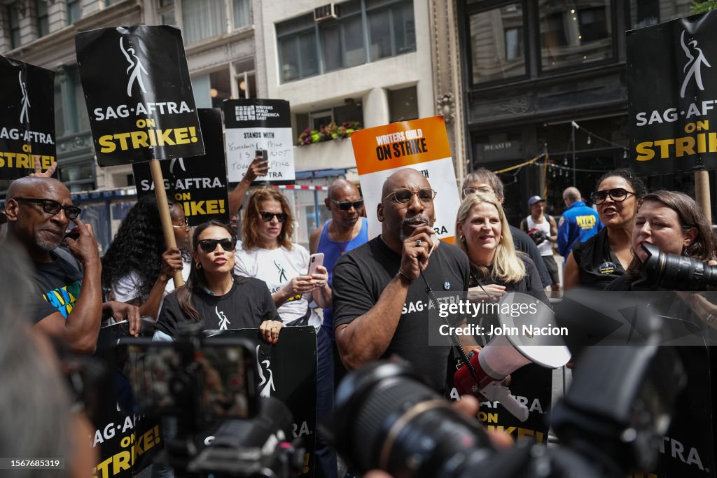 SAG-AFTRA Members Continue Picket In New York City