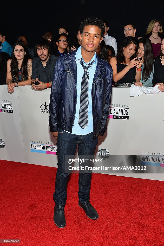 The 40th American Music Awards - Red Carpet