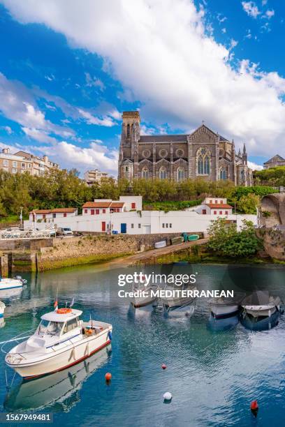puerto deportivo de biarritz, nueva aquitania, pirineos atlánticos, euskera francés, francia - biarritz fotografías e imágenes de stock