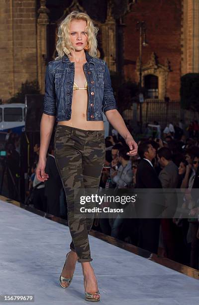 Model walks the runway during the Rock the Sidewalk Spring/Summer 2013 collection on November 16 in Mexico City, Mexico.