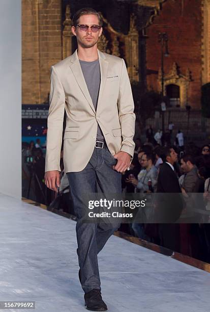 Model walks the runway during the Rock the Sidewalk Spring/Summer 2013 collection on November 16 in Mexico City, Mexico.