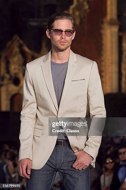 Model walks the runway during the Rock the Sidewalk Spring/Summer 2013 collection on November 16 in Mexico City, Mexico.