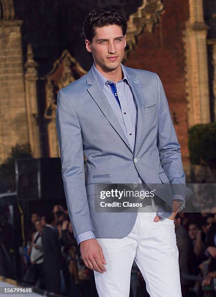Model walks the runway during the Rock the Sidewalk Spring/Summer 2013 collection on November 16 in Mexico City, Mexico.