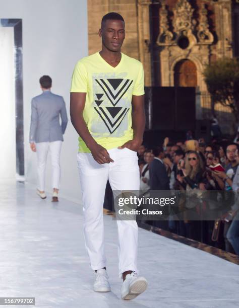 Model walks the runway during the Rock the Sidewalk Spring/Summer 2013 collection on November 16 in Mexico City, Mexico.