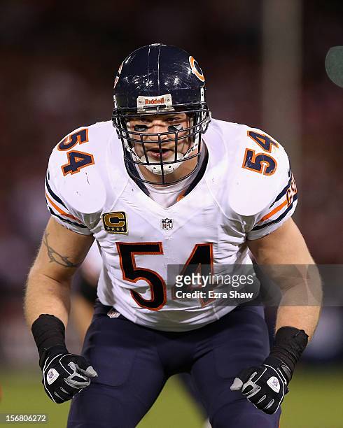 Brian Urlacher of the Chicago Bears lines up against the San Francisco 49ers at Candlestick Park on November 19, 2012 in San Francisco, California.