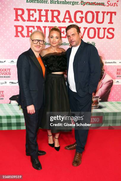 Simon Schwarz, Lisa Maria Potthoff and Sebastian Bezzel during the photocall prior the premiere of "Rehragout Rendezvous" at Hotel Bayerischer Hof on...