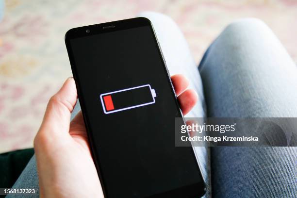 phone battery - battery low stock-fotos und bilder