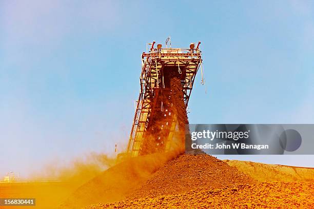 conveyor belt at an iron ore mine, australia - eisenerz stock-fotos und bilder