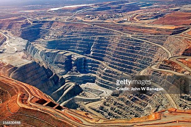 (kcgm.) gold mine,western australia - mining natural resources stock pictures, royalty-free photos & images