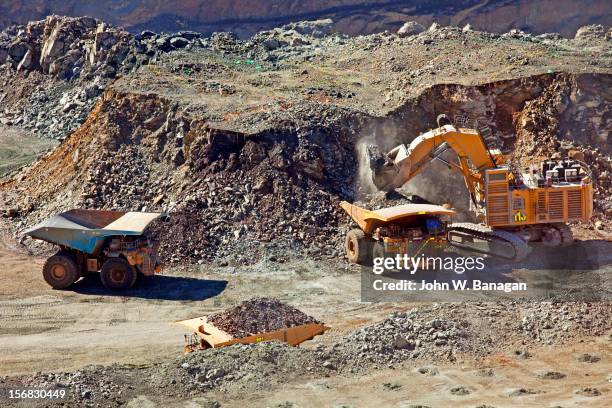 (kcgm.) gold mine,western australia - banagan dumper truck stock pictures, royalty-free photos & images