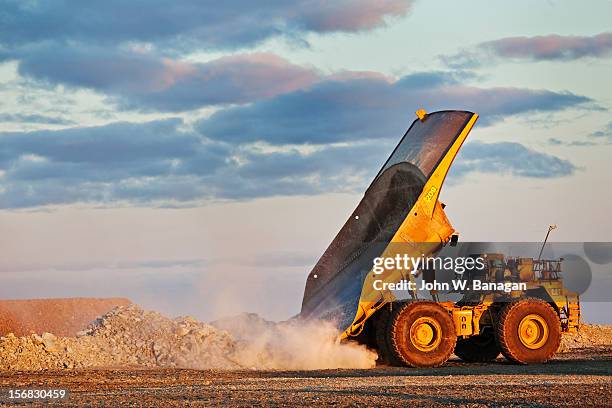(kcgm.) gold mine,western australia - banagan dumper truck stock pictures, royalty-free photos & images
