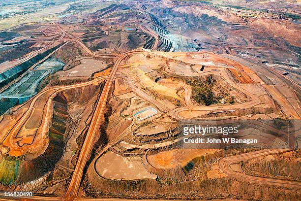 mt whaleback mine ,western australia - mining natural resources stock pictures, royalty-free photos & images