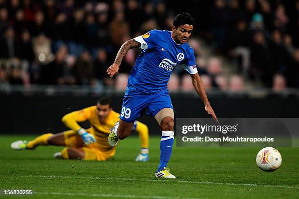 Goalkeeper, Boy Waterman of PSV is beaten to the ball by Nascimento Leite Matheus of Dnipro during the UEFA Europa League Group F match between PSV...