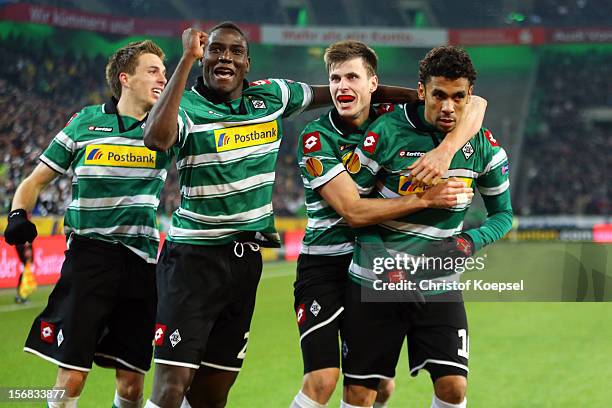 Igor de Camargo of Moenchengladbach celebrates the first goal with Patrick Herrmann , Peniel Mlapa and Havard Nordtveit during the UEFA Europa League...