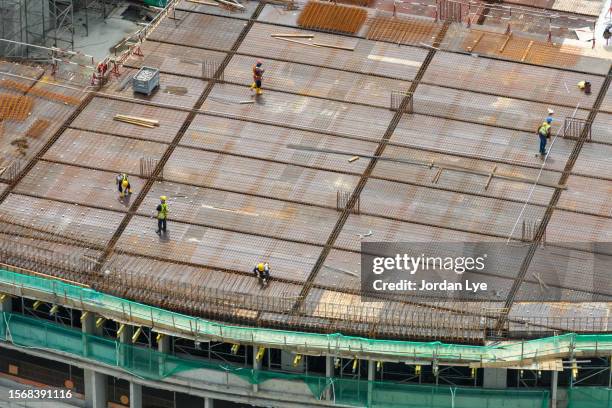 construction workers on working platform - structural steel stock pictures, royalty-free photos & images