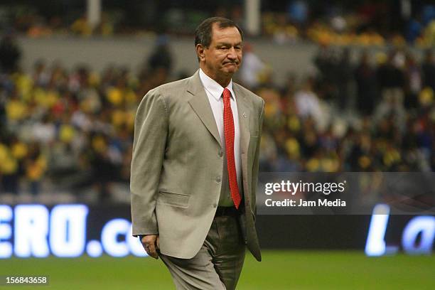 Coach Enrique Meza of Toluca during a semifinal match between America and Toluca as part of the Apertura 2012 Liga MX at Azteca Stadium on November...