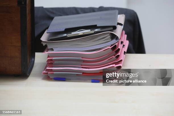 Suspect File Folder 501 Suspect Folder Stock Photos, High-Res Pictures, and Images - Getty ...