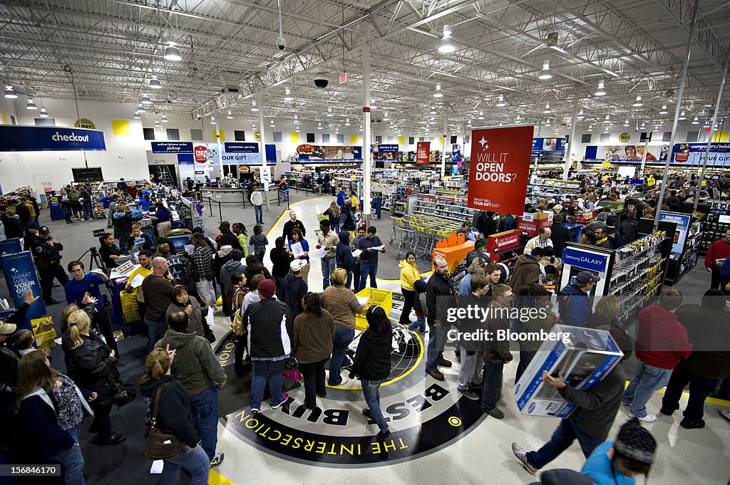 Views of Early Black Friday Shopping at a Best Buy Store