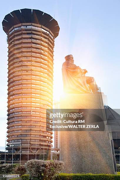 statue and skyscraper in city center - nairobi foto e immagini stock