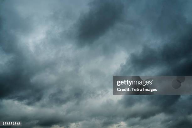 stormy sky - dark sky - fotografias e filmes do acervo