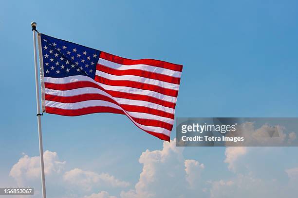usa, new jersey, jersey city, us flag against blue sky - us flagge stock-fotos und bilder