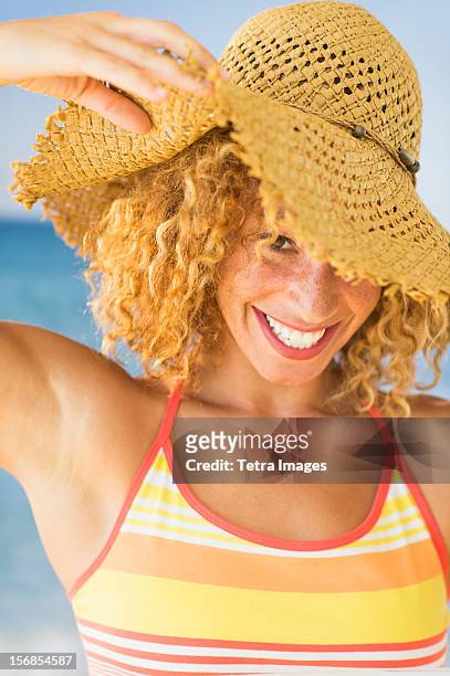 usa, new jersey, jersey city, portrait of smiling young woman in sun hat - close up of beautiful young blonde woman with black hat stock pictures, royalty-free photos & images