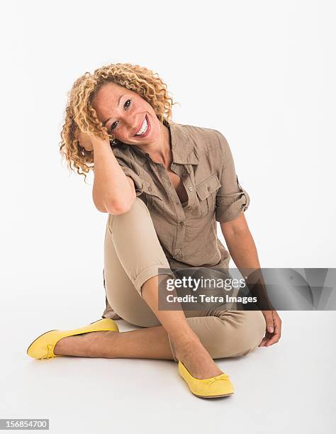 portrait of young woman on white background, studio shot - leaning stock pictures, royalty-free photos & images