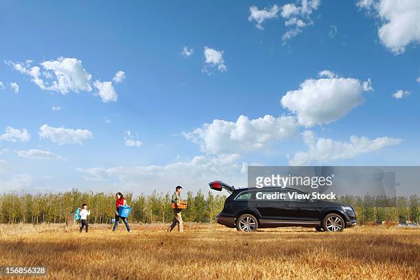 family in autumn - fashionable dad stock pictures, royalty-free photos & images