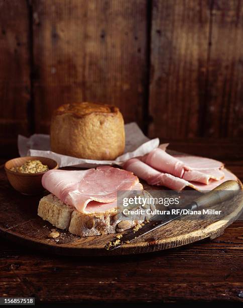 plate of ham and bread - brotzeitbrett stock-fotos und bilder