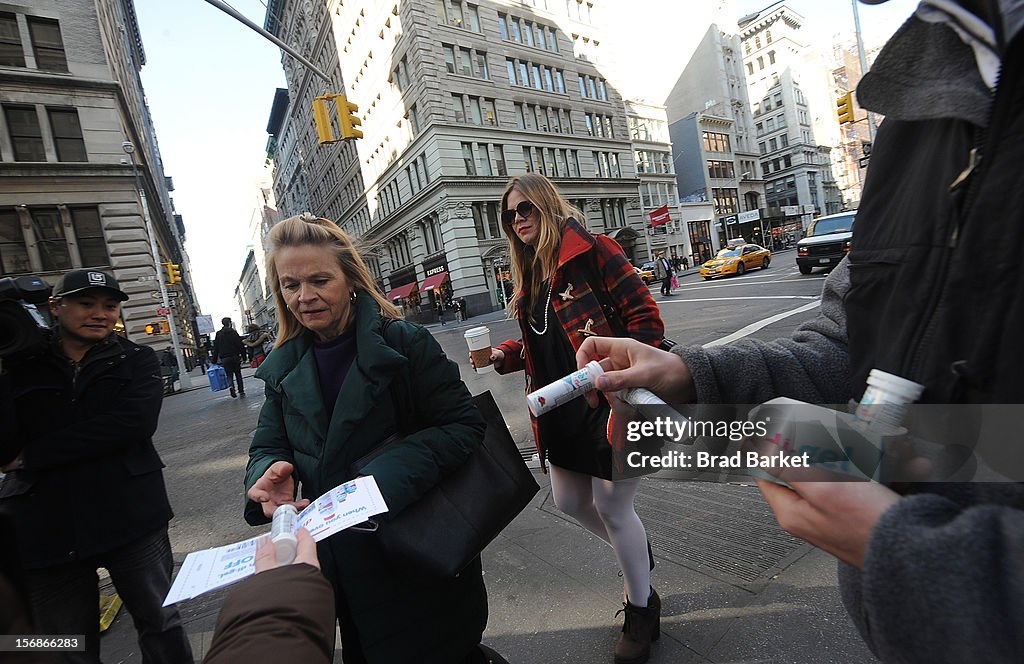 Di-gel Helps New Yorkers "Undo" Black Friday Shopping Troubles