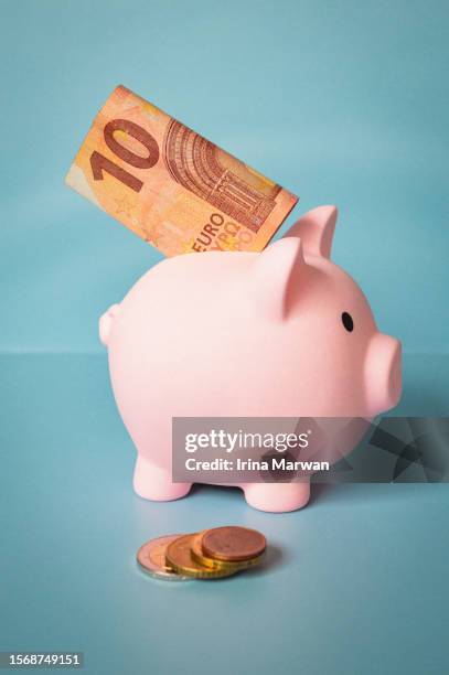 finance inflation and interest rate savings - caixa de dinheiro acessório financeiro imagens e fotografias de stock