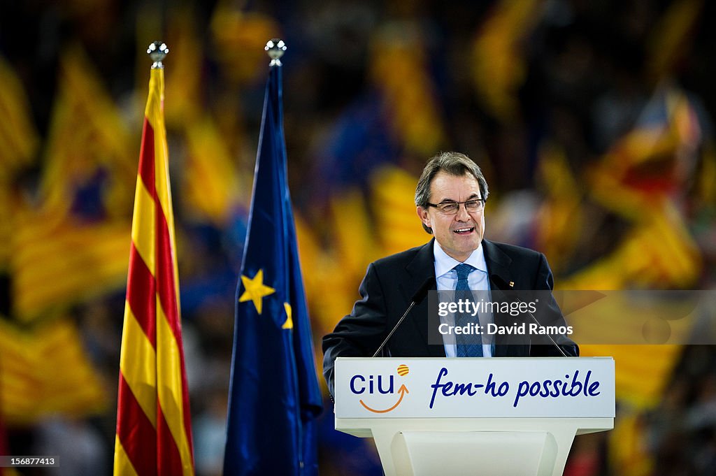 Artur Mas Attends Closing Rally Ahead Of Catalan Elections In Barcelona