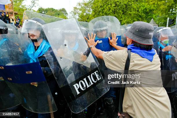 Thai anti-government protesters battle riot police during a large anti government protest on November 24, 2012 in Bangkok, Thailand. The Siam Pitak...