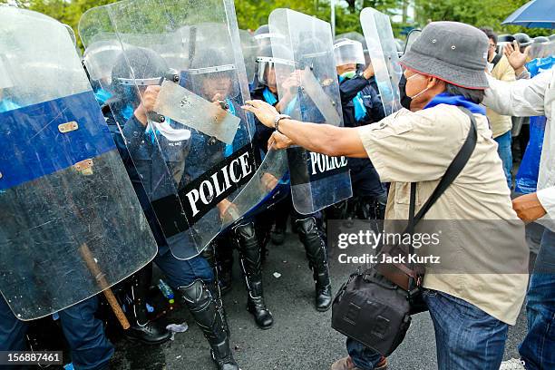 Thai anti-government protesters battle riot police during a large anti government protest on November 24, 2012 in Bangkok, Thailand. The Siam Pitak...