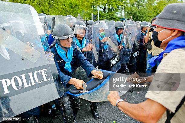 Thai anti-government protesters battle riot police during a large anti government protest on November 24, 2012 in Bangkok, Thailand. The Siam Pitak...